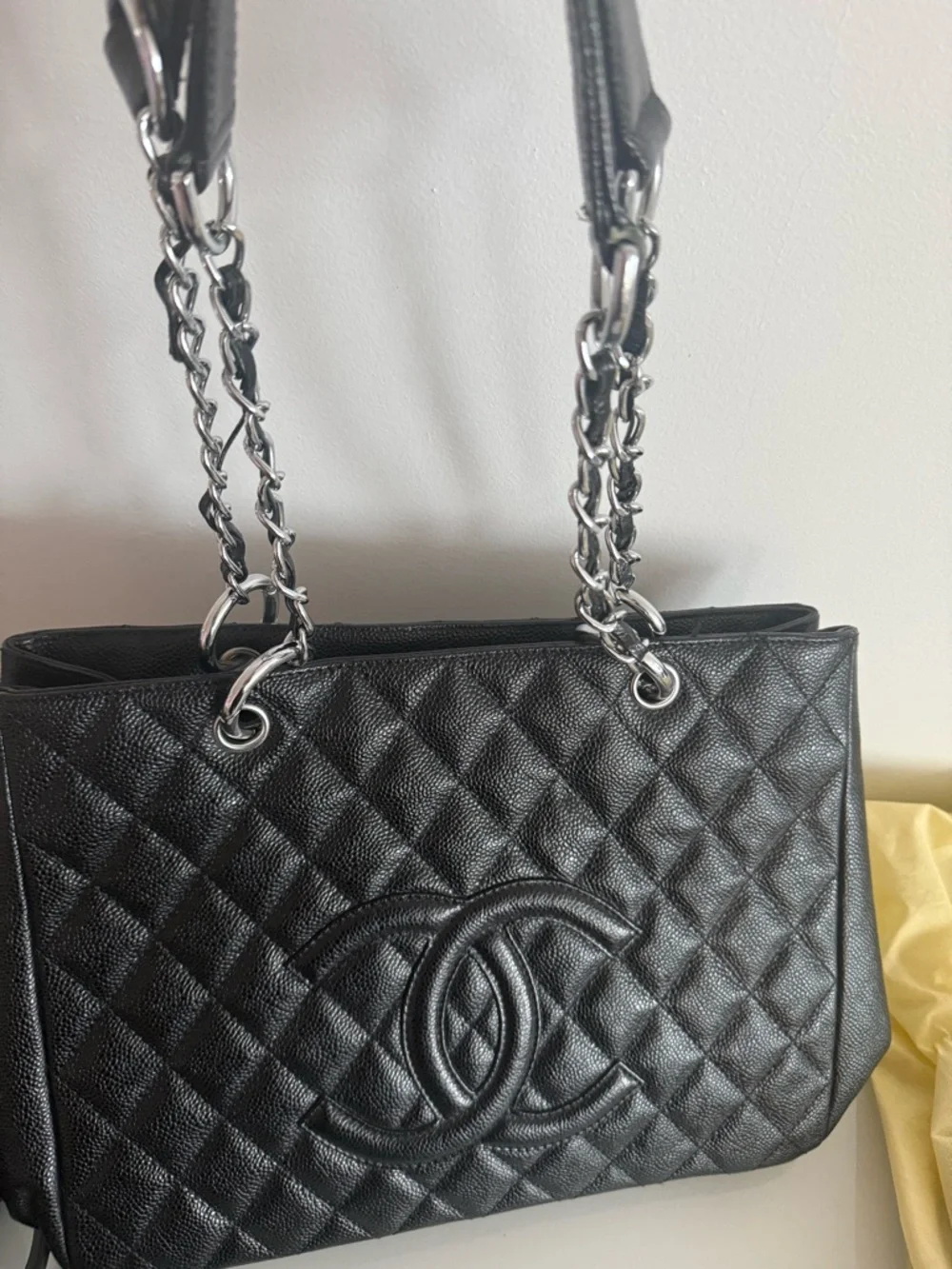 Black Quilted Leather Chain-Strap Shoulder Bag - Designer Style - Picture 1 of 3